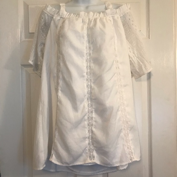 Blu Pepper | Cold Shoulder Lace Sleeve Lined Shirt - Picture 3 of 8